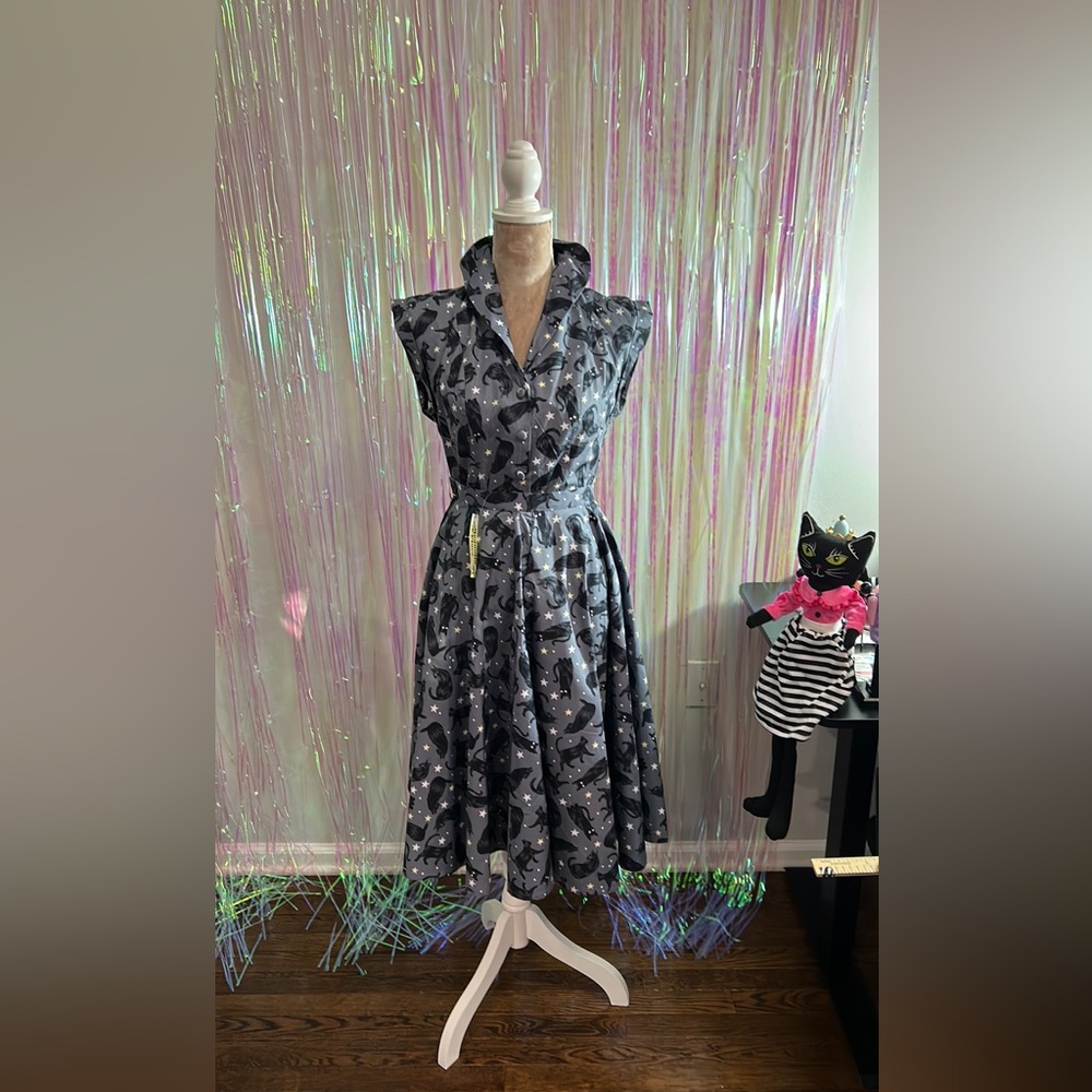 NWT, Magnolia Place by Unique Vintage gray Black Cat button up top, medium